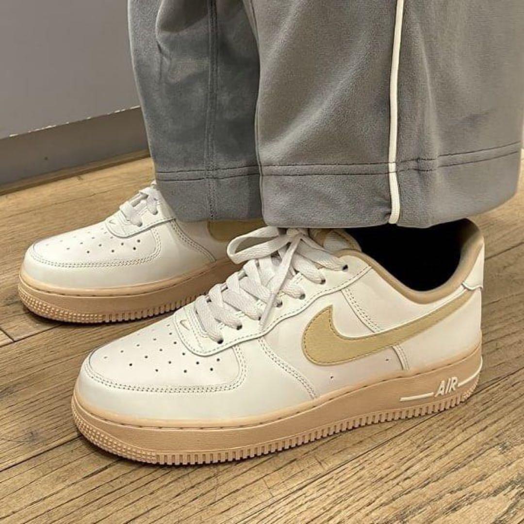 新品未使用 24.5cm【NIKE】エアフォース1 セサミ レディース