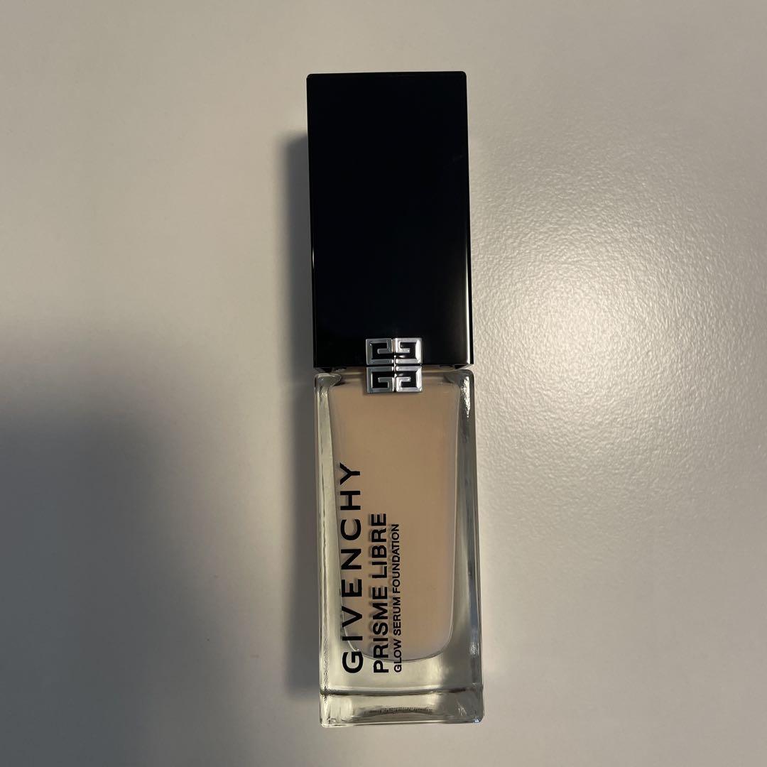 Givenchy プリズム・リーブル・グロウ・セラム・ファンデーション0N