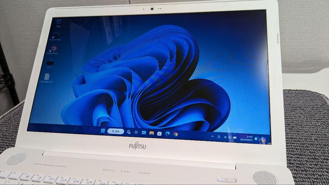 ☆Intel Core i7 お洒落な白基調ノートパソコン♪