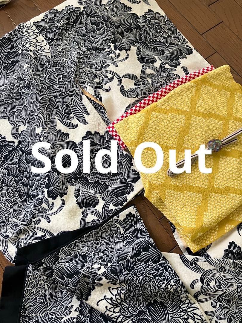 高級【美品・縮緬】レトロモダン、大胆な菊や芍薬のモノトーン・モード☆正絹 着物