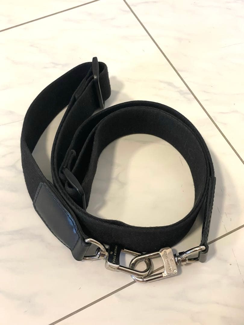 美品ルイヴィトンN51192ダミエグラフィット用黒ショルダーストラップ✖︎SV金具 美品ルイヴィトンN51192ダミエグラフィット用黒ショルダーストラップ✖︎SV金具