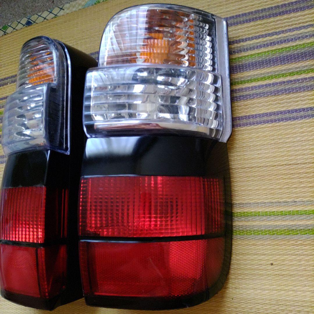 ハイエース100系テールランプ