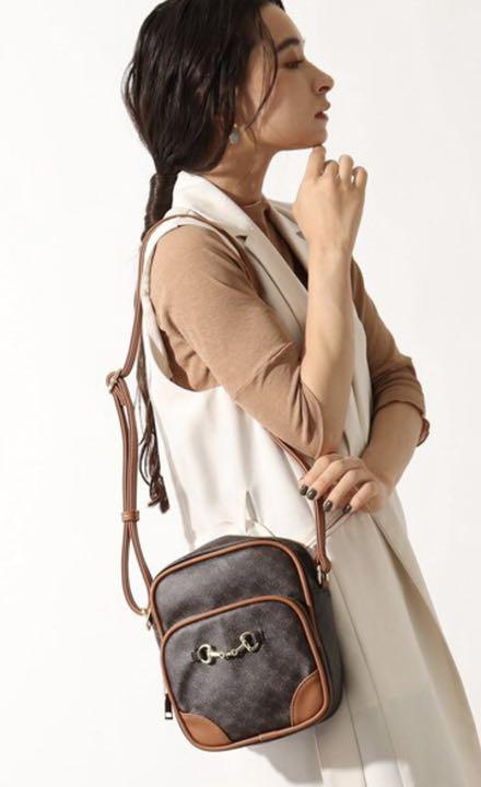 新品 未使用》オリジナルモノグラム柄縦長ショルダー 55%以上節約