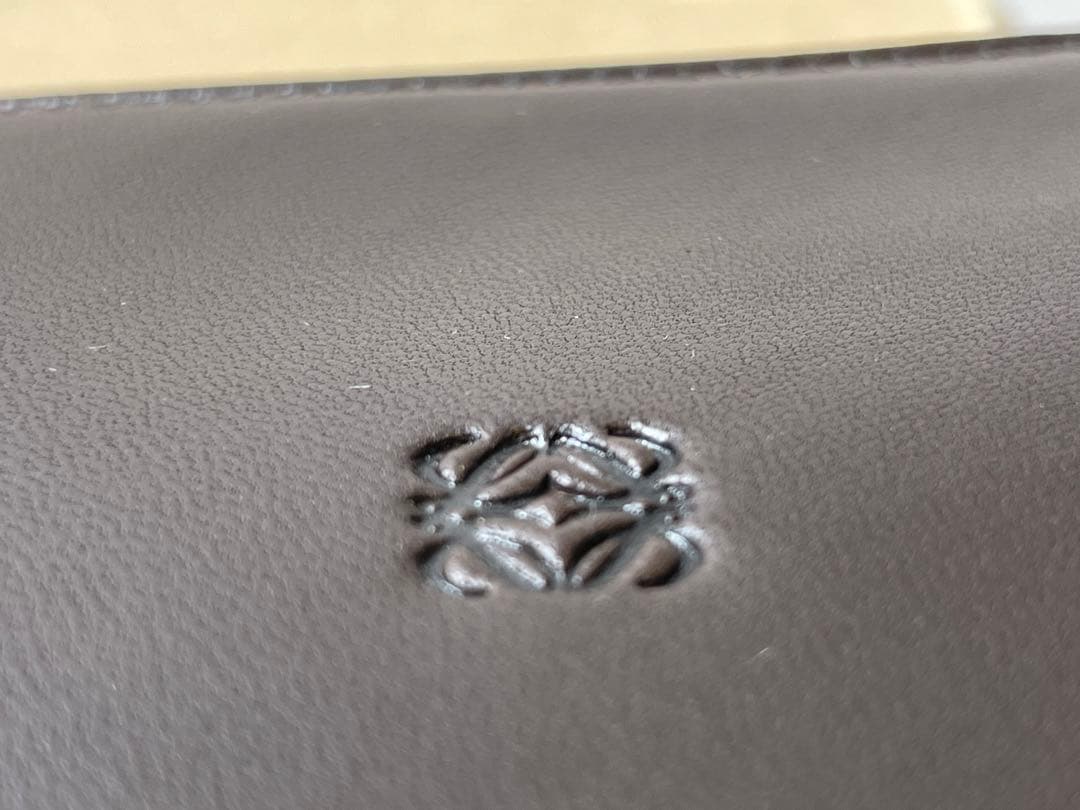 【新品未使用】ロエベ アナグラム ダークブラウン シープスキンレザー 折財布 【新品未使用】ロエベ アナグラム ダークブラウン シープスキンレザー 折財布