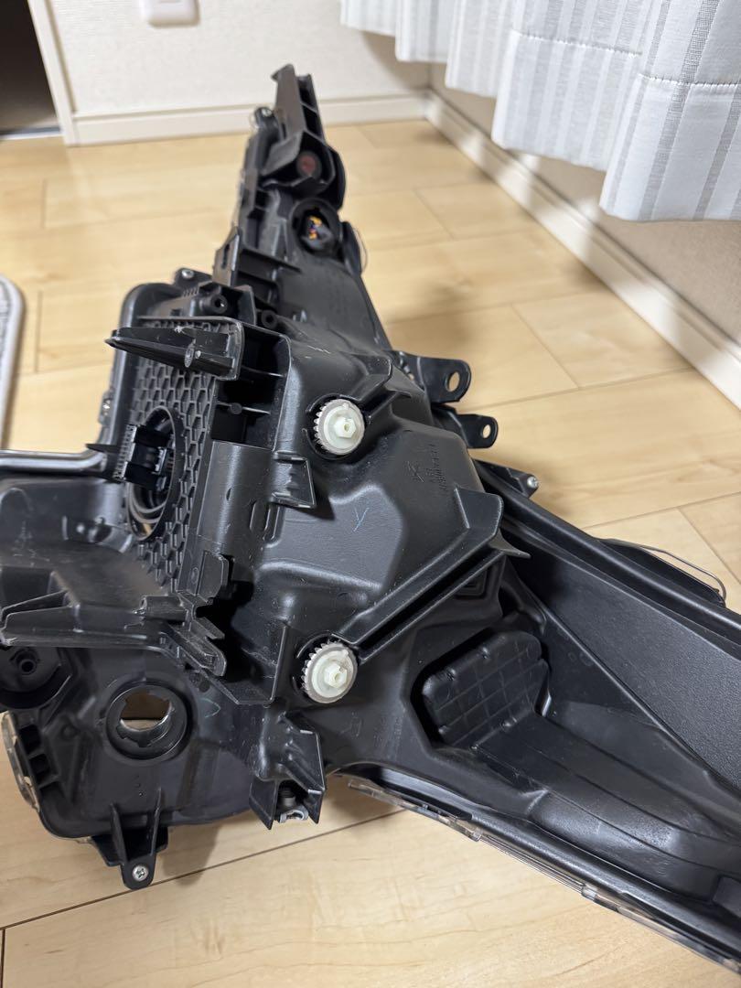 50プリウス前期（ZVW50)右ヘッドライト本体