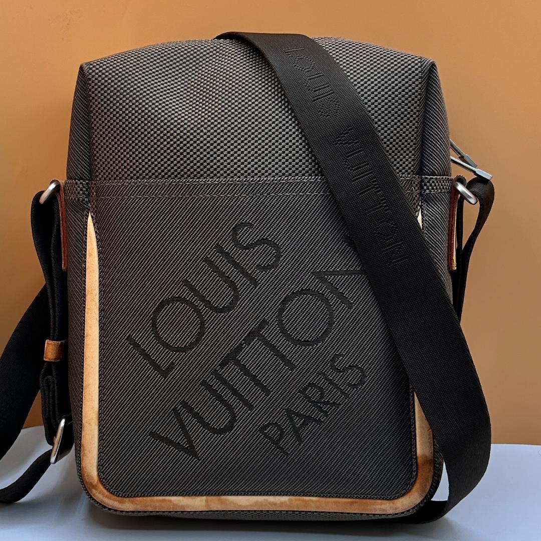 メッセンジャーバッグLOUIS