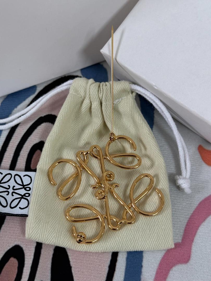 新品同様★LOEWE ロエベ ゴールド ブローチ実物撮影