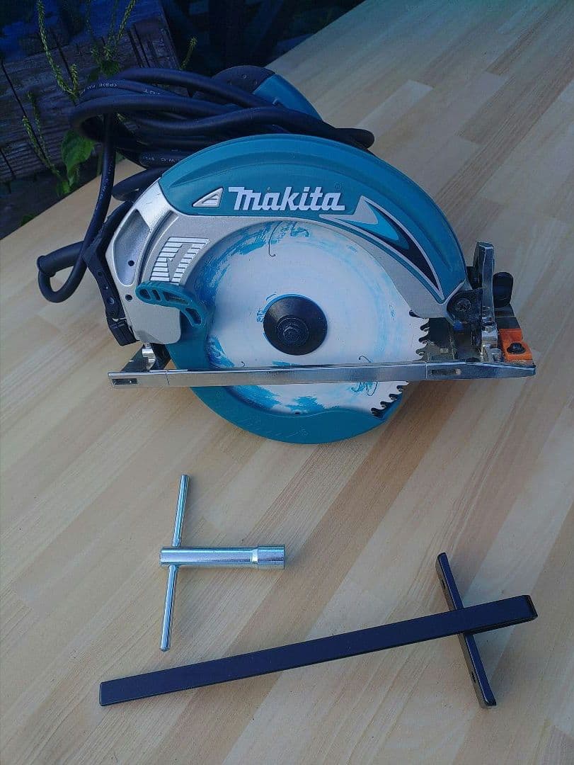 マキタ makita 電気マルノコ 5637BA目立った傷や汚れなし HRDEVELOPMENT_JP