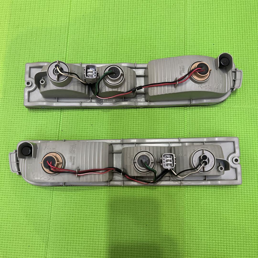 ダイハツ　ハイゼットカーゴ左右テールライト S321 V
