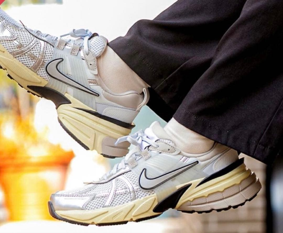 NIKE ナイキ V2KRUN シルバー/ホワイト NIKE ナイキ V2KRUN シルバー/ホワイト