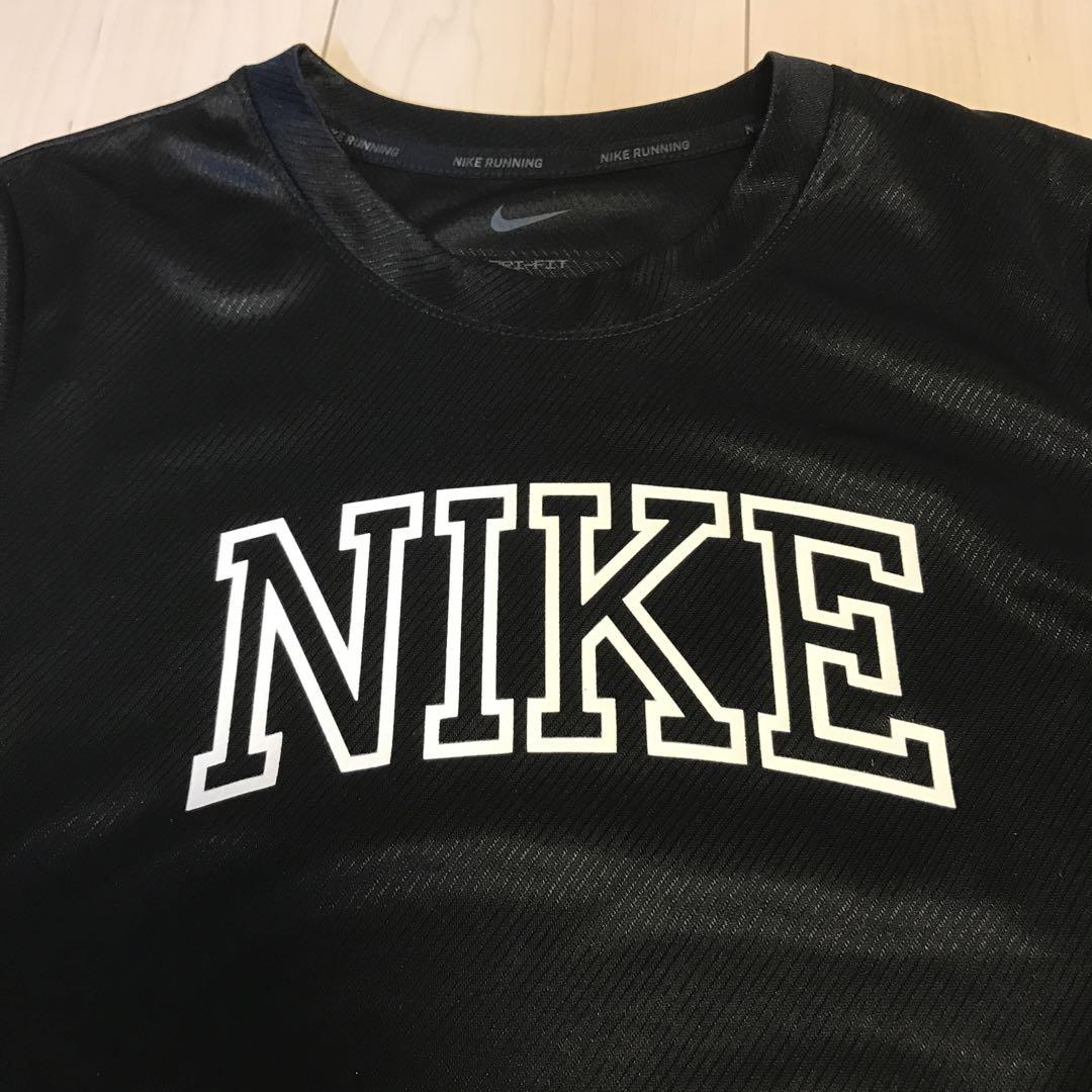 韓国 [NIKE] 半袖 ロゴ ランニング Tシャツ (ブラック) ナイキNIKE レディース Tシャツ 半袖 ロゴTシャツ 陸上
