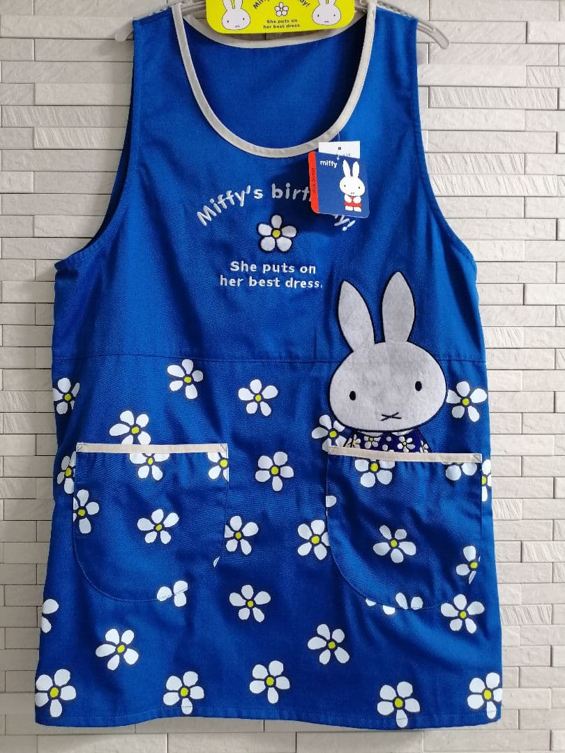 メルカリ Miffy 大人気 ミッフィー花柄エプロン 保育士エプロン 2 999 中古や未使用のフリマ