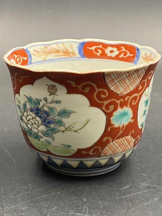 古伊万里　蕎麦猪口　色絵　窓絵に草花　見込にかわいい花達