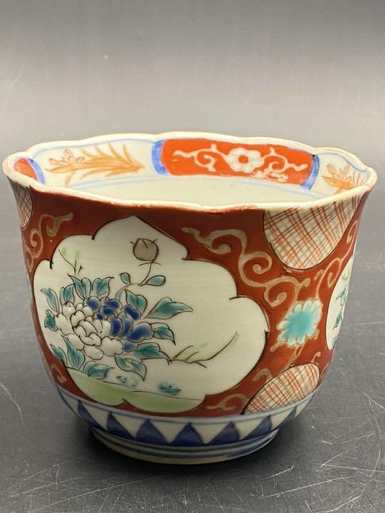 古伊万里　蕎麦猪口　色絵　窓絵に草花　見込にかわいい花達