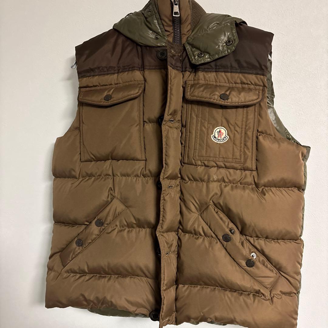 MONCLER フード付きダウンベスト