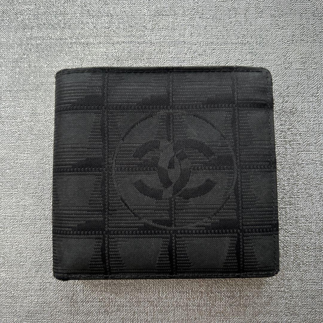 【CHANEL】ブラックレザー 二つ折り財布