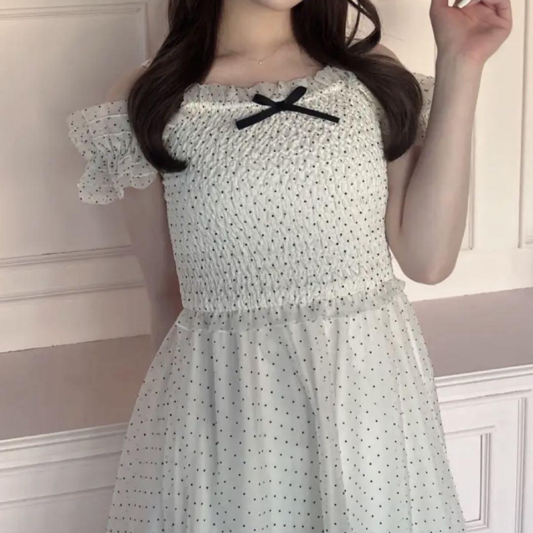 evelyn 期間限定セール中 ドットフリルオフショルOP 現在再入荷待ち商品