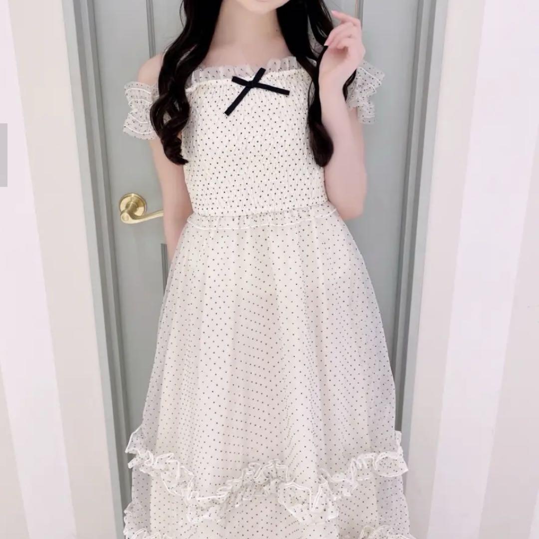 evelyn 期間限定セール中 ドットフリルオフショルOP 現在再入荷待ち商品