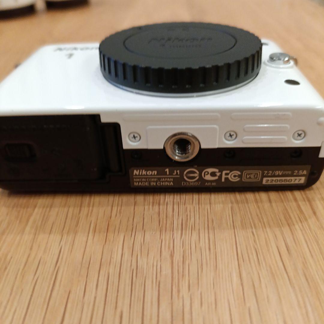 Nikon ニコン J1 WズームキットWHITE ミラーレス一眼カメラ