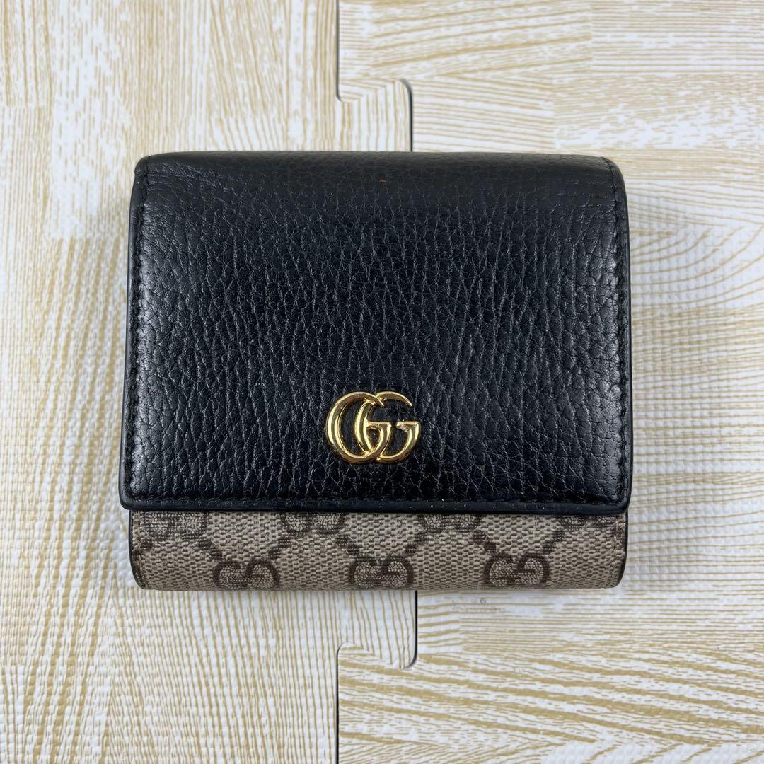 2025最新のスタイル 美品✨ GUCCI マーモント 黒 ブラック GG 二つ折り財布 グッチ 小物
