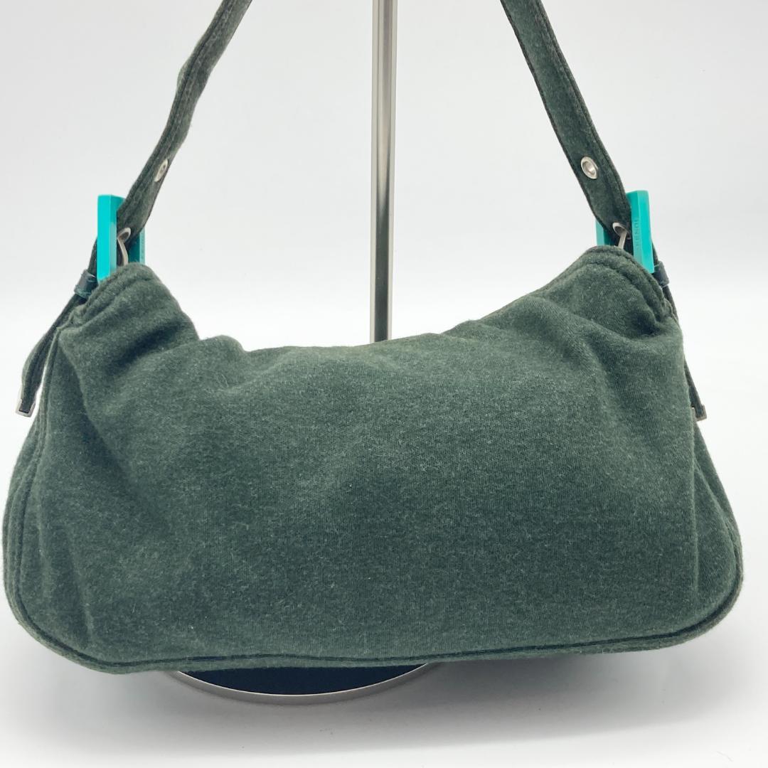美品 希少色フェンディマンマバケットアクセサリーポーチライム