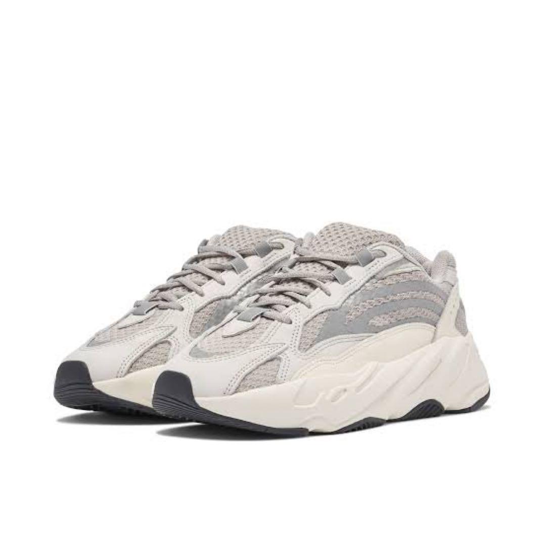700 V2