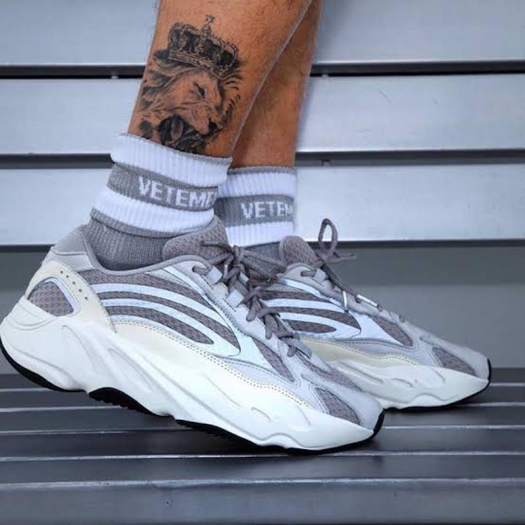 V2 STATIC”