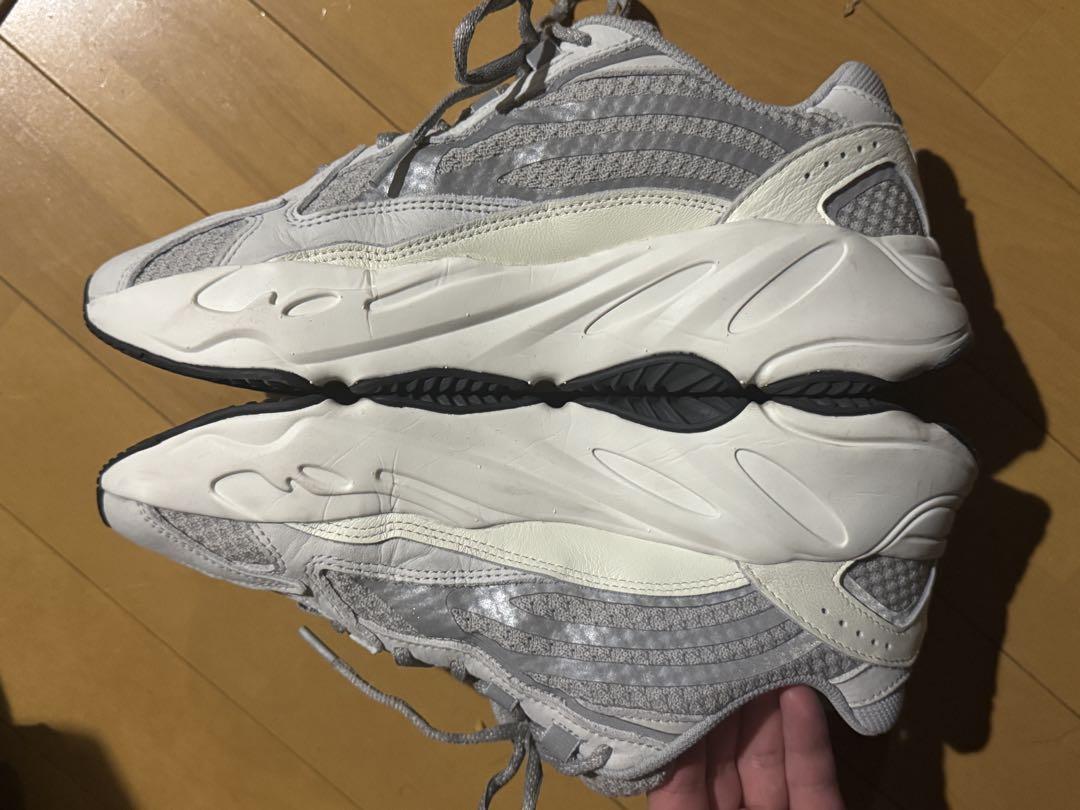 700 V2