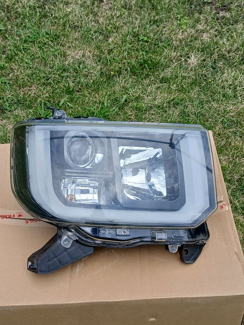 ウェイク 右ヘッドライト