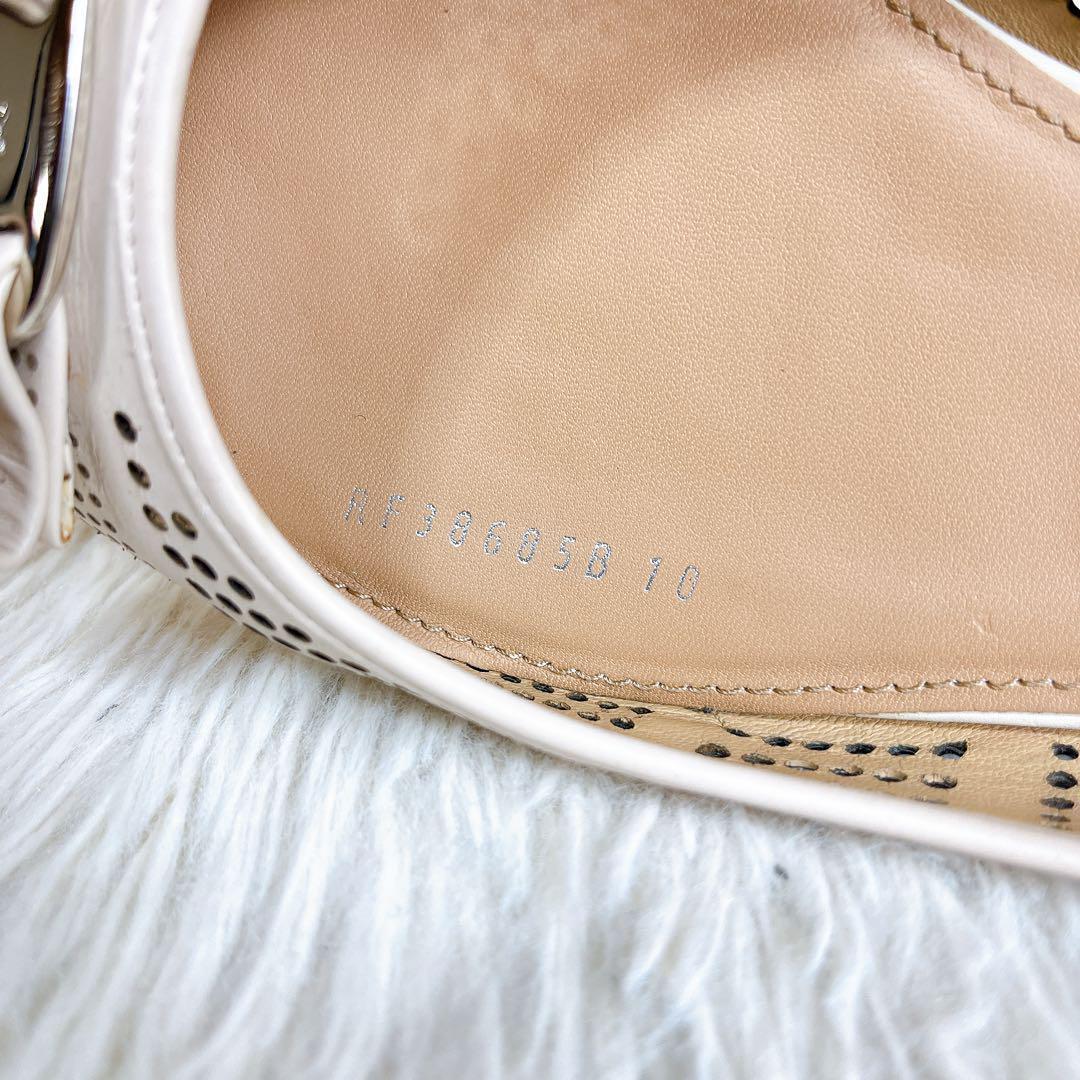 Salevatore Ferragamo ヴァラリボン パンチング パンプス