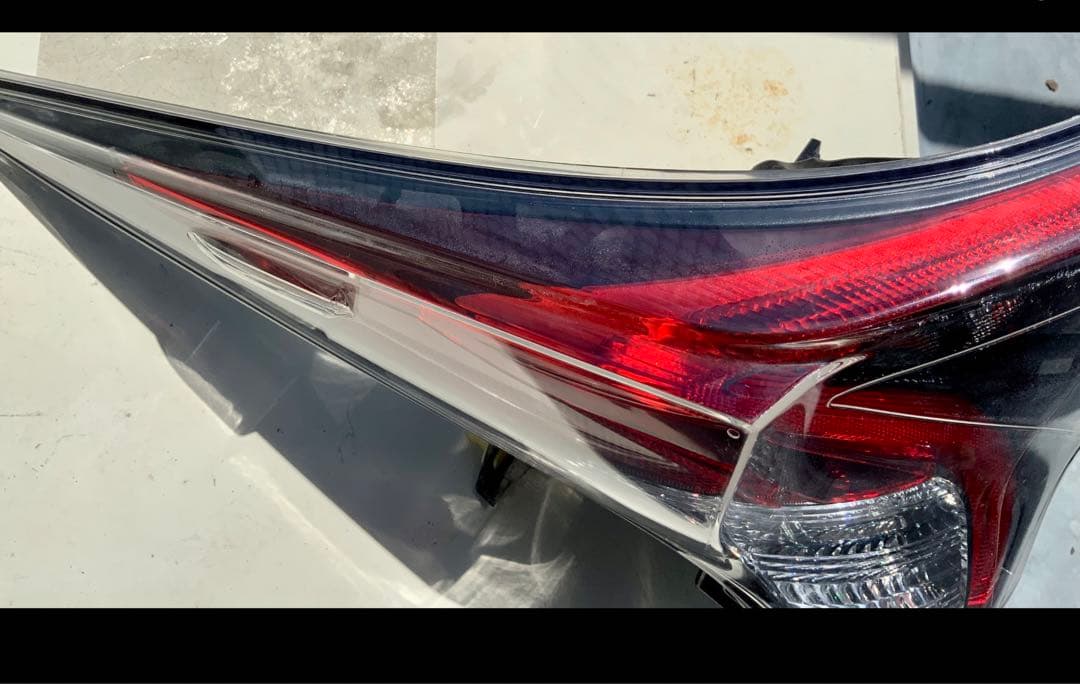 在庫あり 即納 50プリウス テールランプユニット 上部のみ - casadella