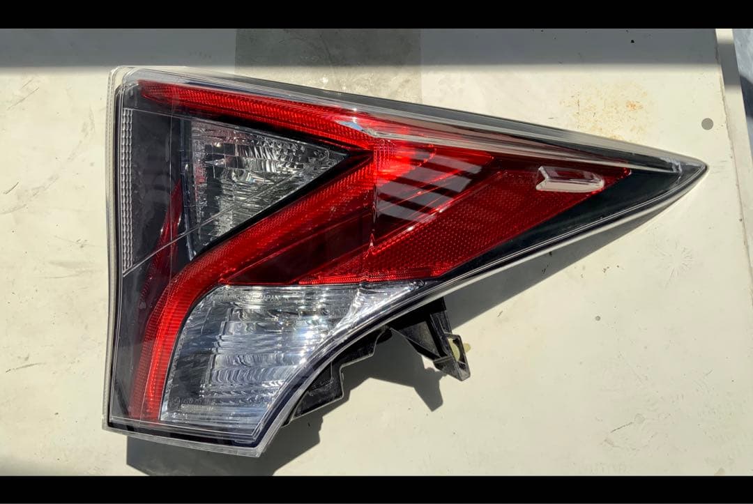 在庫あり 即納 50プリウス テールランプユニット 上部のみ - casadella