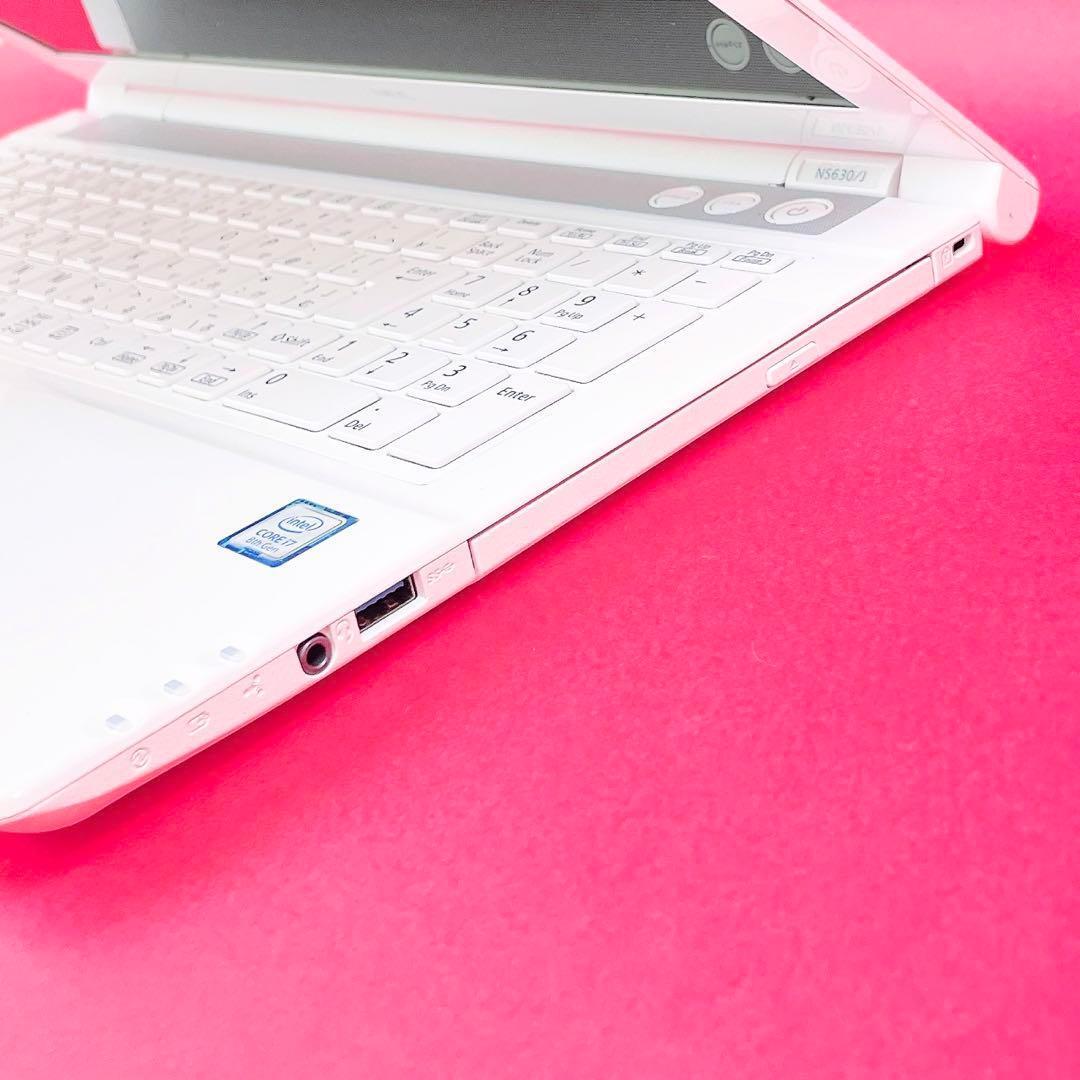 動作良好Corei7✨️Windows11ノートパソコンおしゃれ白カメラ付きSSD 動作良好❣️Corei7✨️薄型ノートパソコン！Windows11✨️SSD