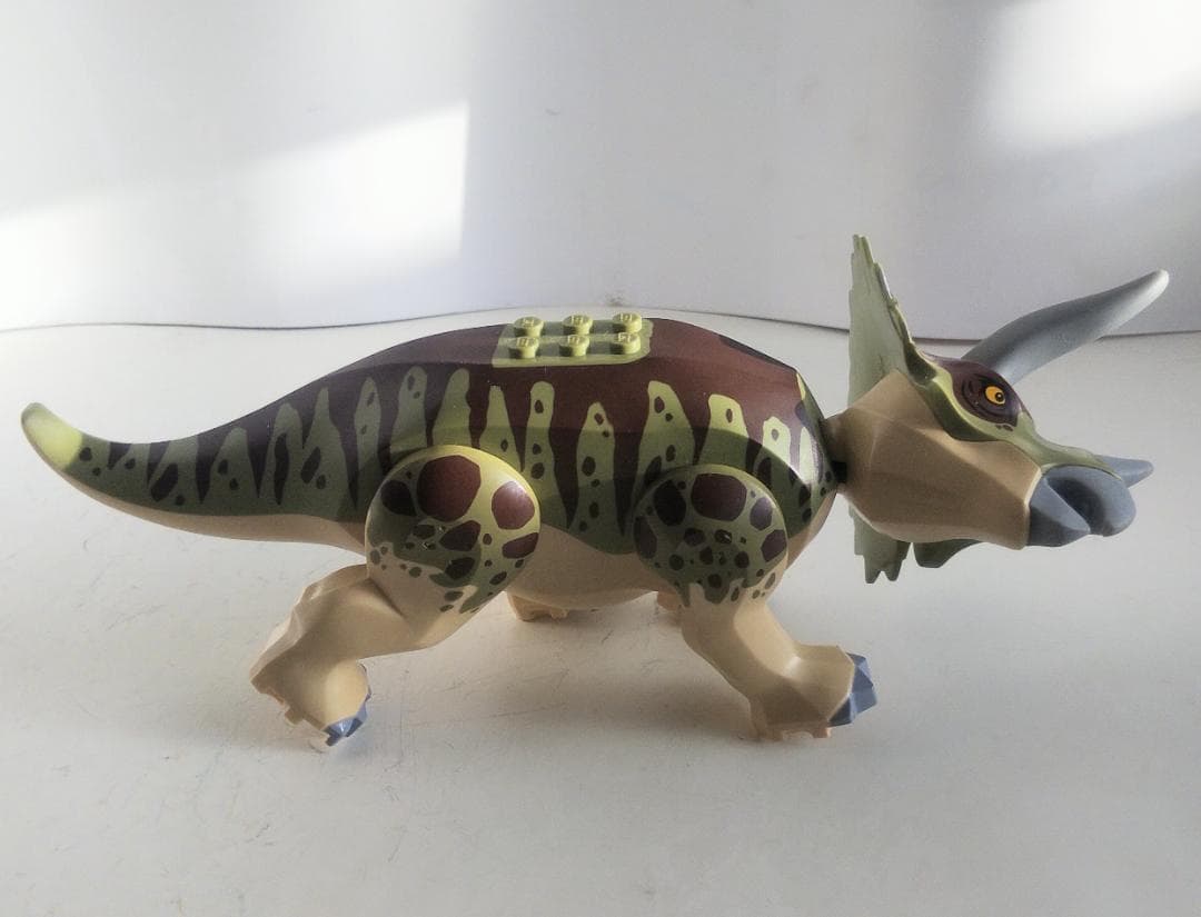トリケラトプスの暴走 ジュラシックワールド