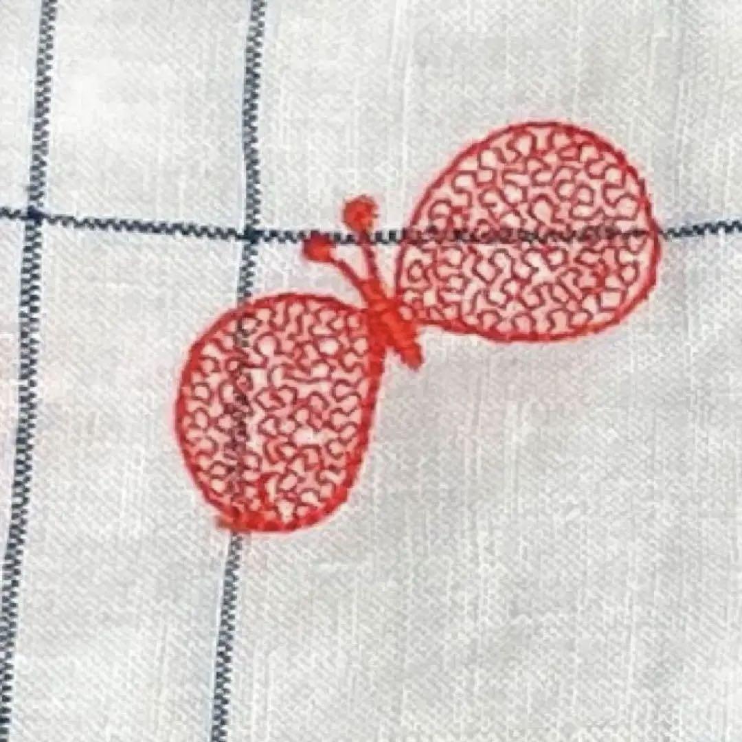赤　ちょうちょ　刺繍　格子　格子柄　蝶々　ミナペルホネン　ハギレ　はぎれ