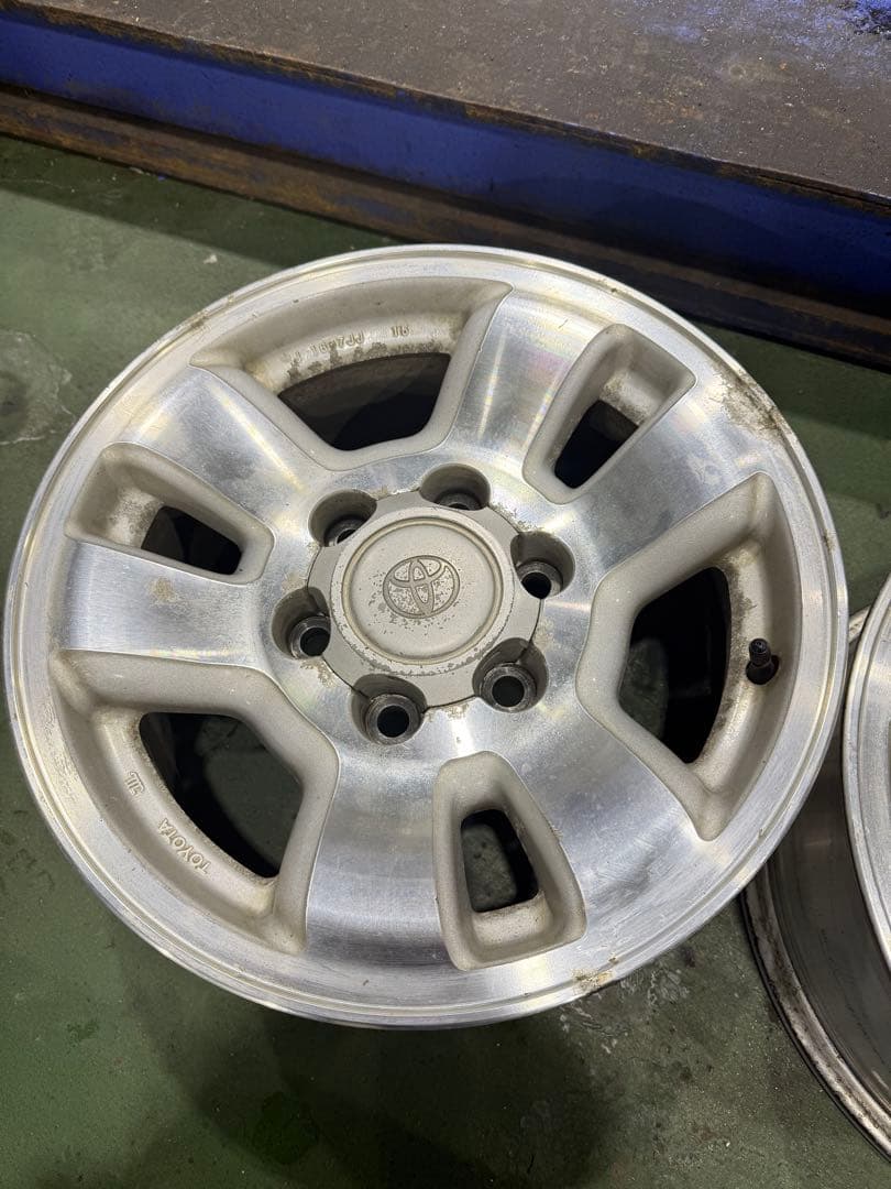 185系ハイラックスサーフ 16インチ7.0J+15 6穴139.7純正ホイール 185系ハイラックスサーフ 16インチ7.0J+15 6穴139.7純正ホイール