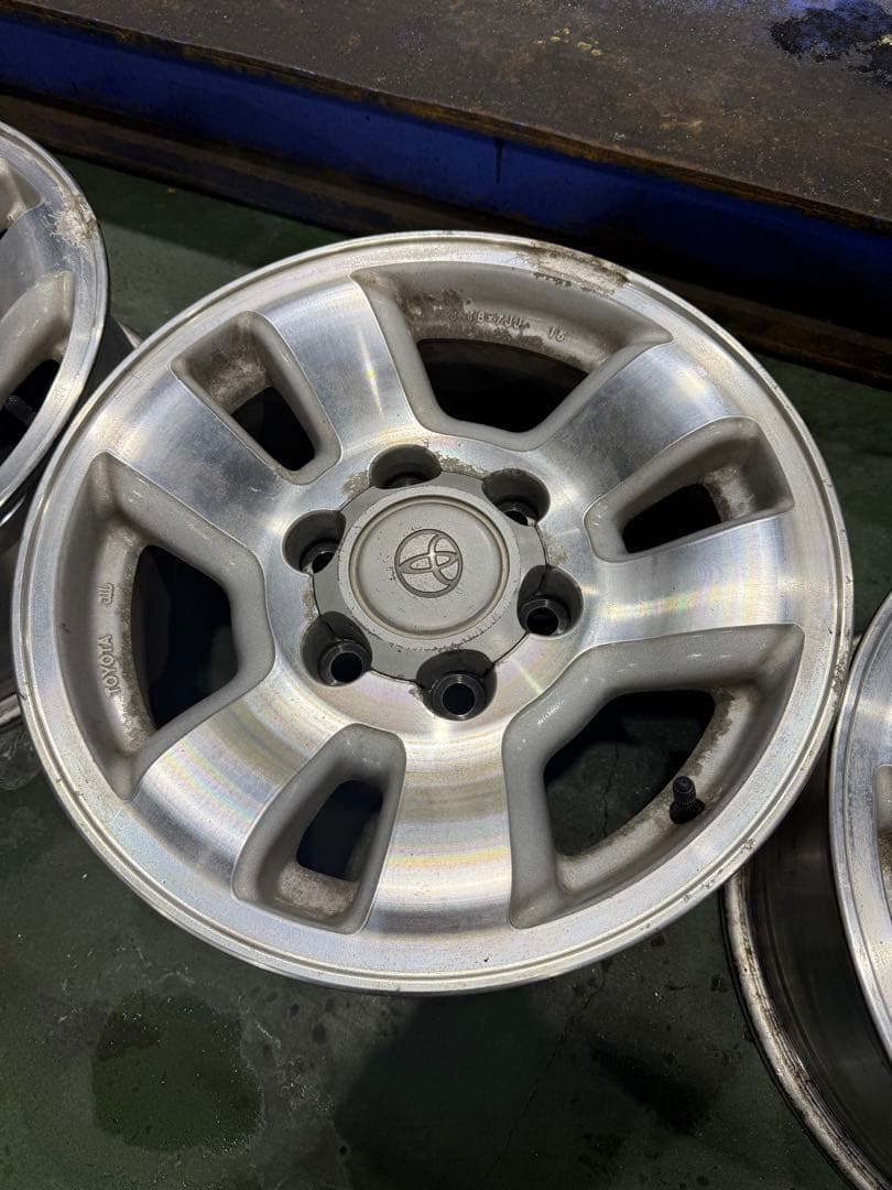 185系ハイラックスサーフ 16インチ7.0J+15 6穴139.7純正ホイール 185系ハイラックスサーフ 16インチ7.0J+15 6穴139.7純正ホイール
