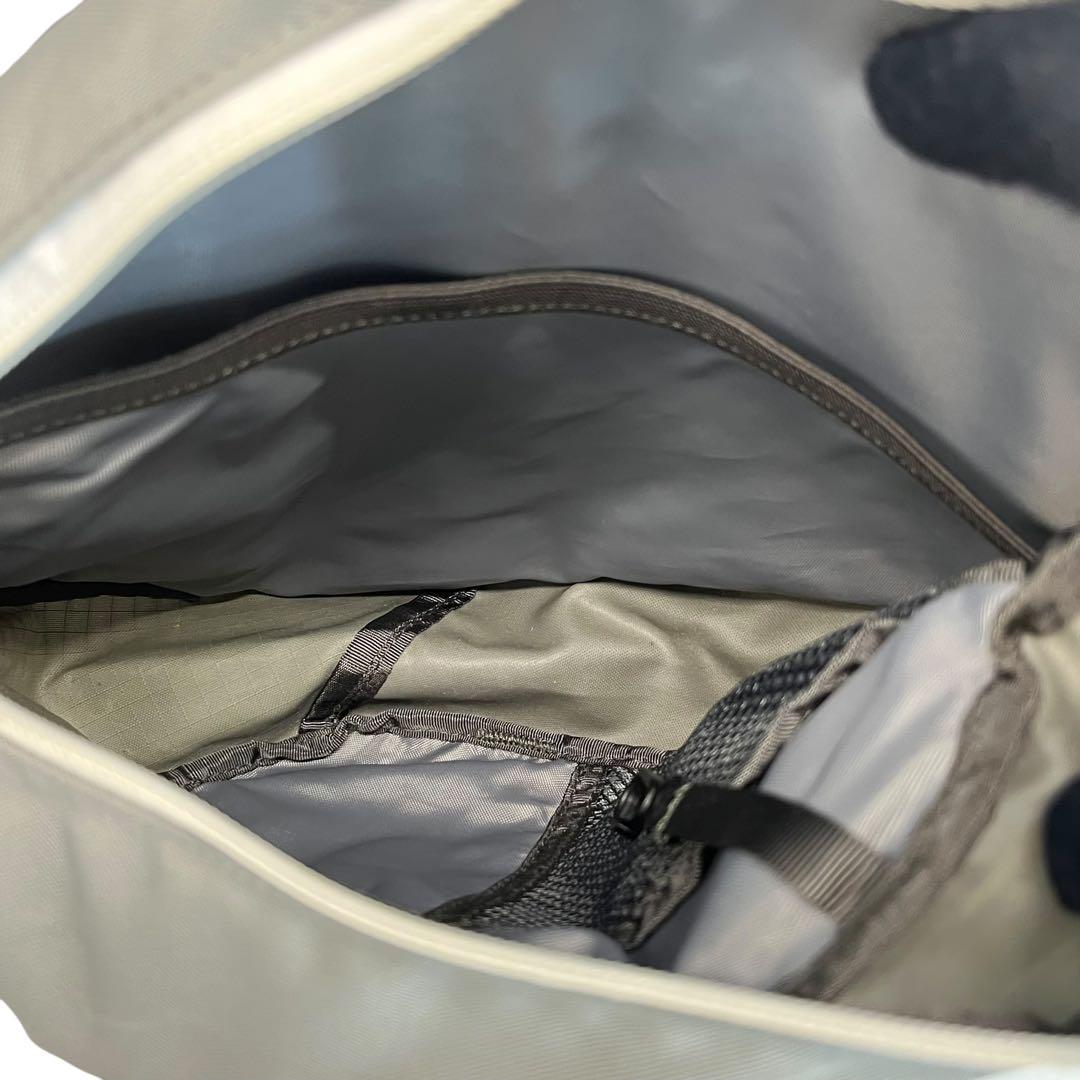 Patagonia one shoulder bag gray y2k 00s - メルカリ