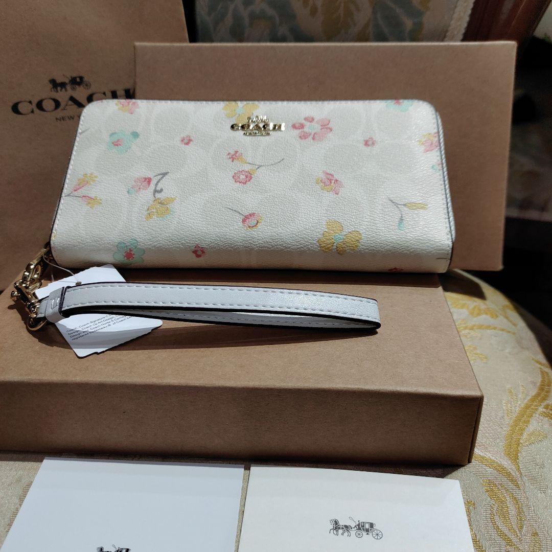 COACH アウトレット花柄 長財布 ホワイト COACHアウトレット花柄 長財布 ホワイト/ブルー安い 価格