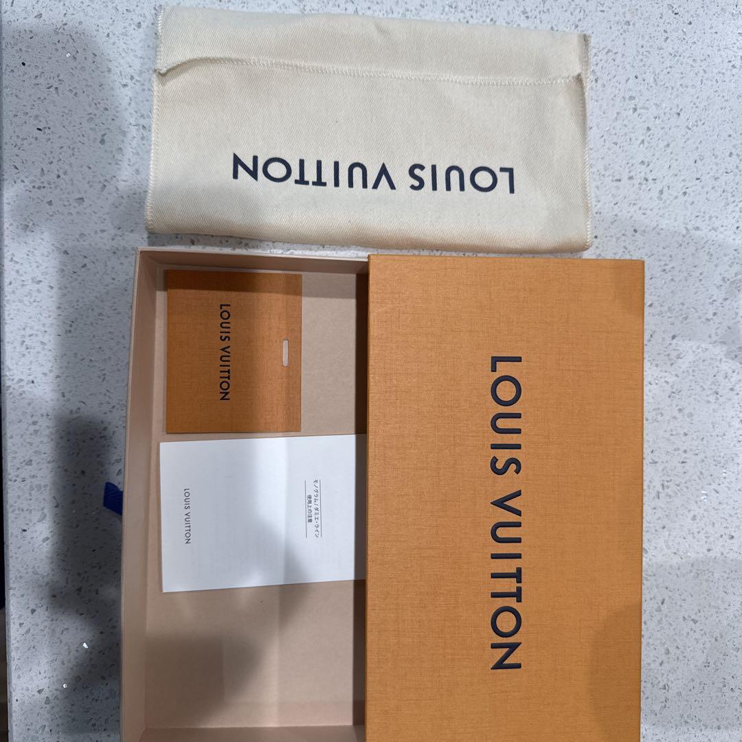 LOUIS VUITTON