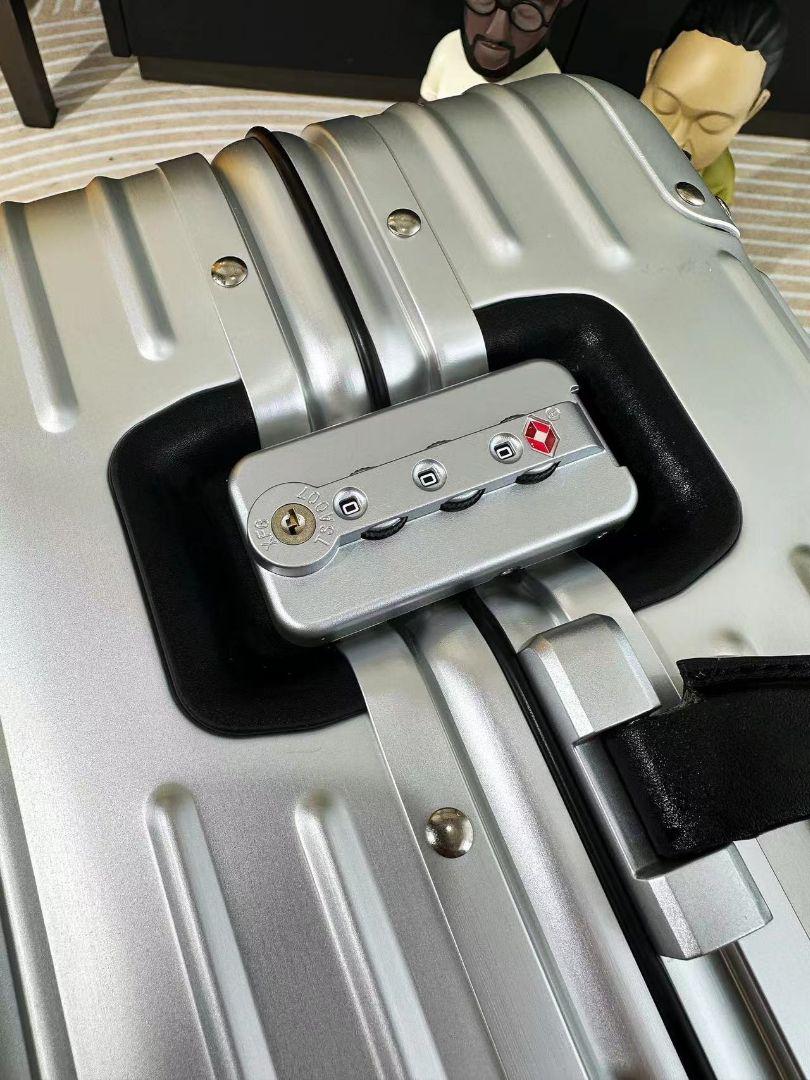 美品 リモワ スーツケース 36L 4輪 機内持ち込み