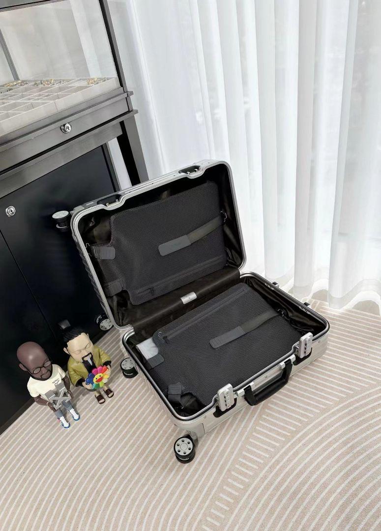 美品 リモワ スーツケース 36L 4輪 機内持ち込み