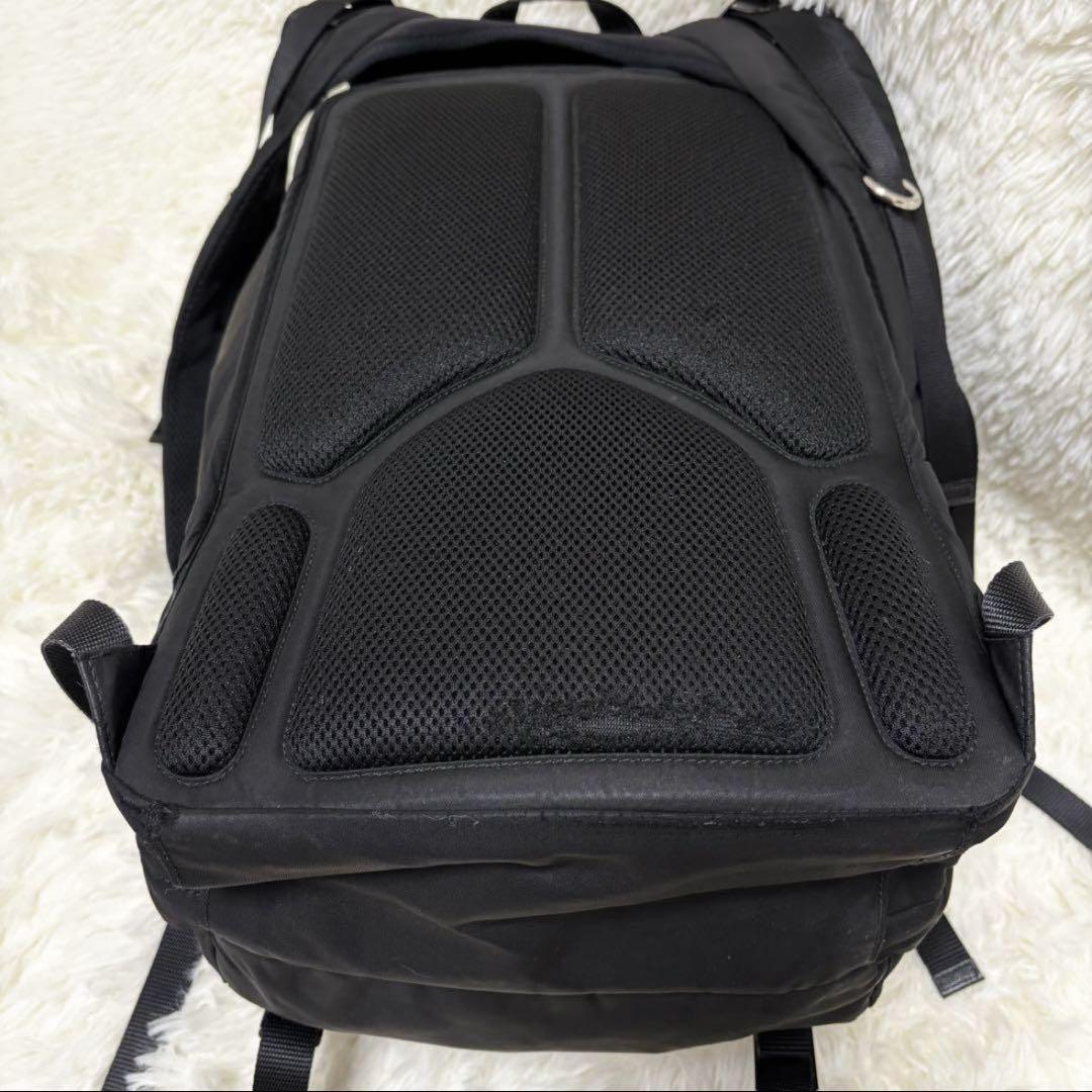 【希少】プラダ リュック 三角ロゴ 大容量 シルバー金具 2VZ022