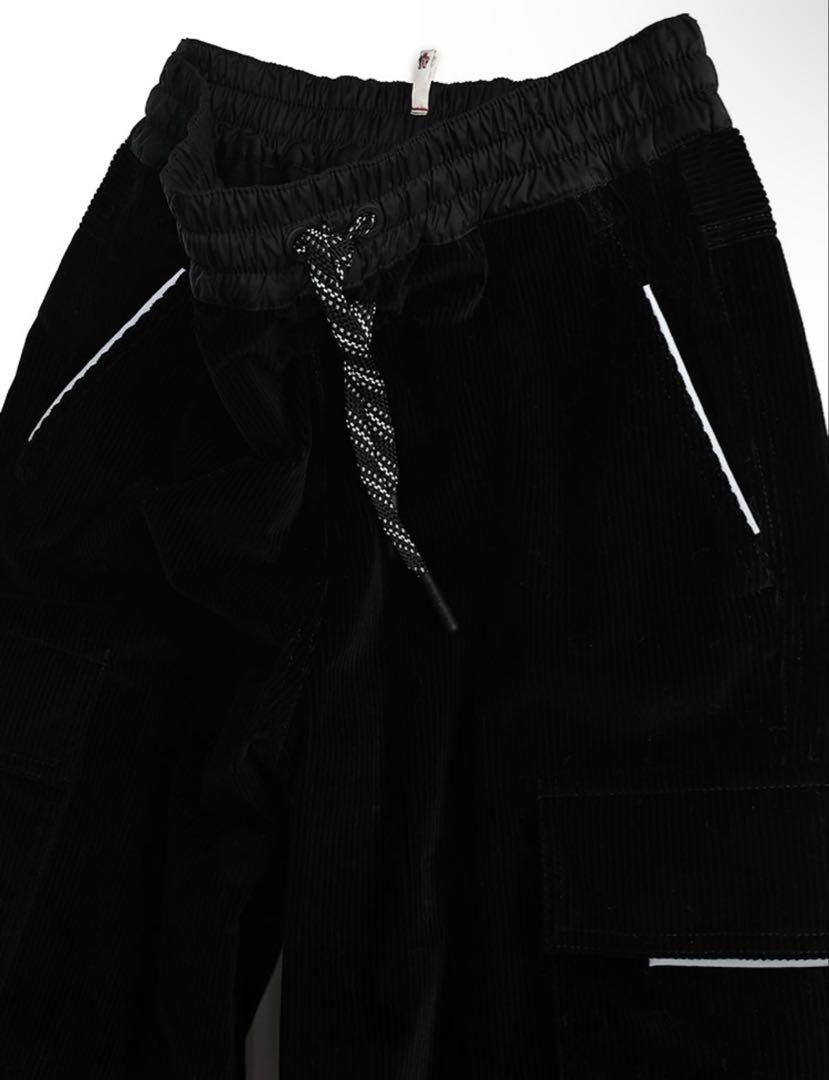 MONCLER ブラック カーゴパンツ