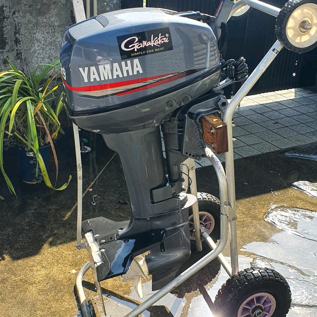 ヤマハ船外機2st9.9馬力 デットスロー付き目立った傷や汚れなし