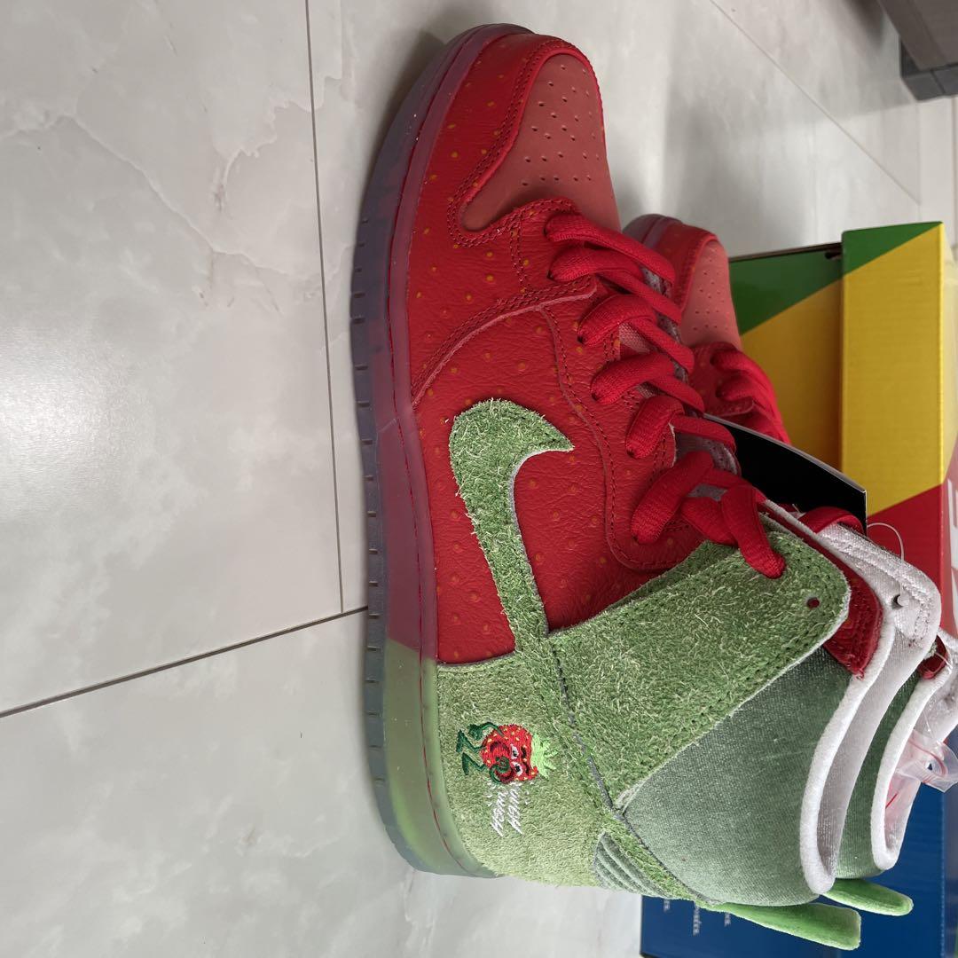 NIKE SB Dunk High ストロベリーコフ レッド/グリーン - メルカリ