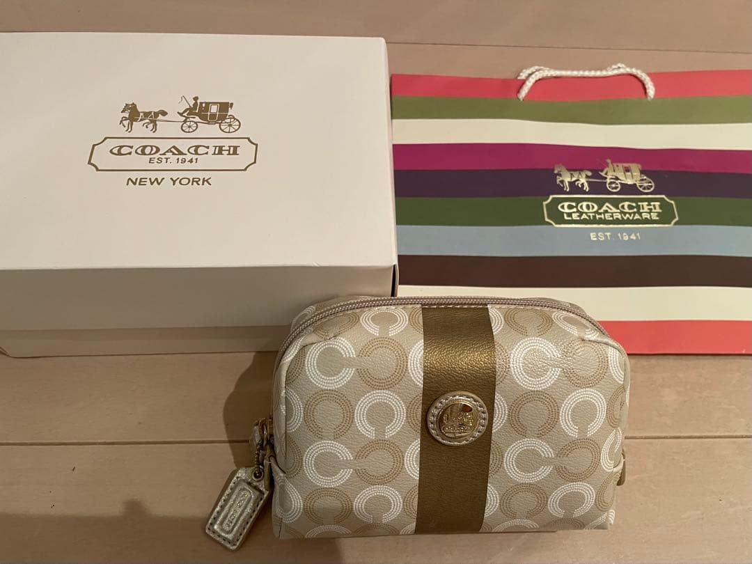 Coachコーチ 化粧 コスメティック ポーチ 箱 ショッパーありCOACH