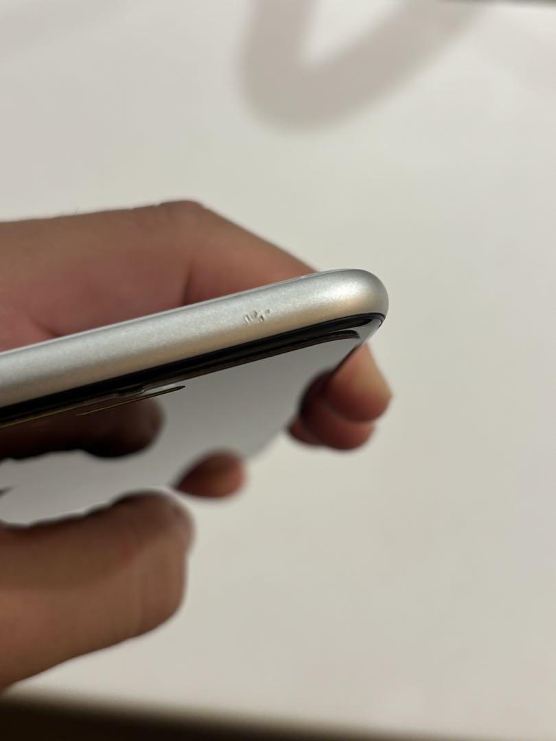 iPhone SE第二世代　128GB ホワイト