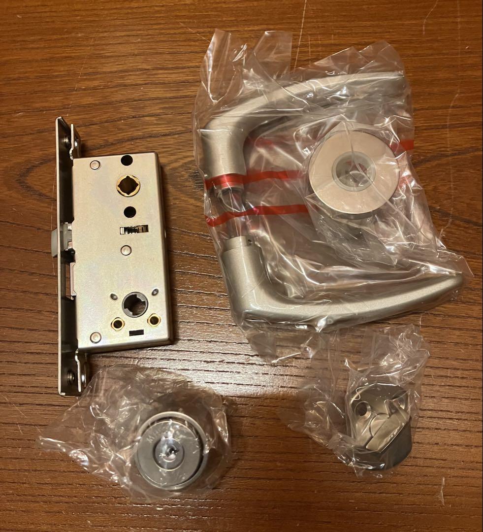 勝手口ドア　レバーハンドル錠　MIWA LZ YKK