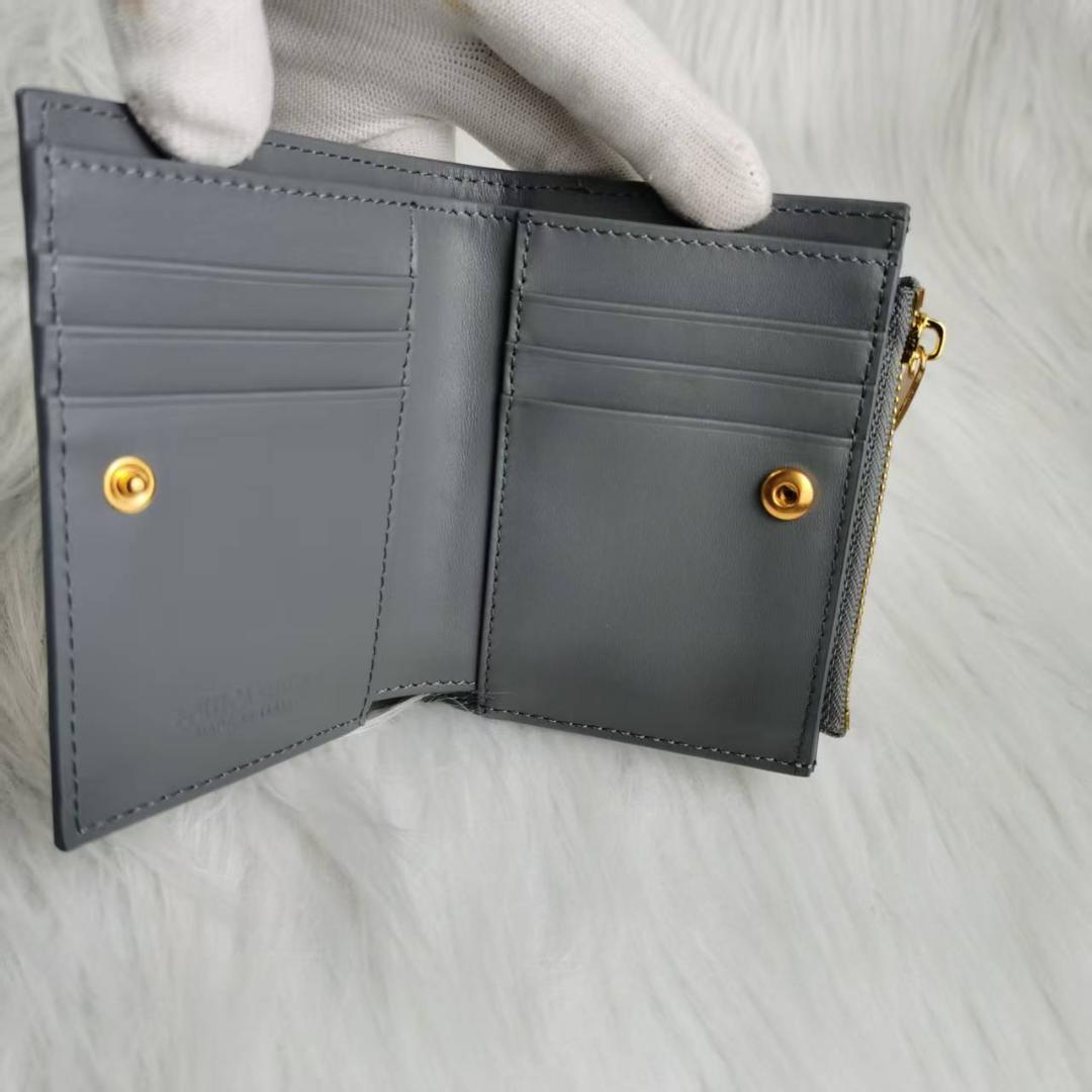 BOTTEGA VENETA 二つ折り財布 グレー - メルカリ